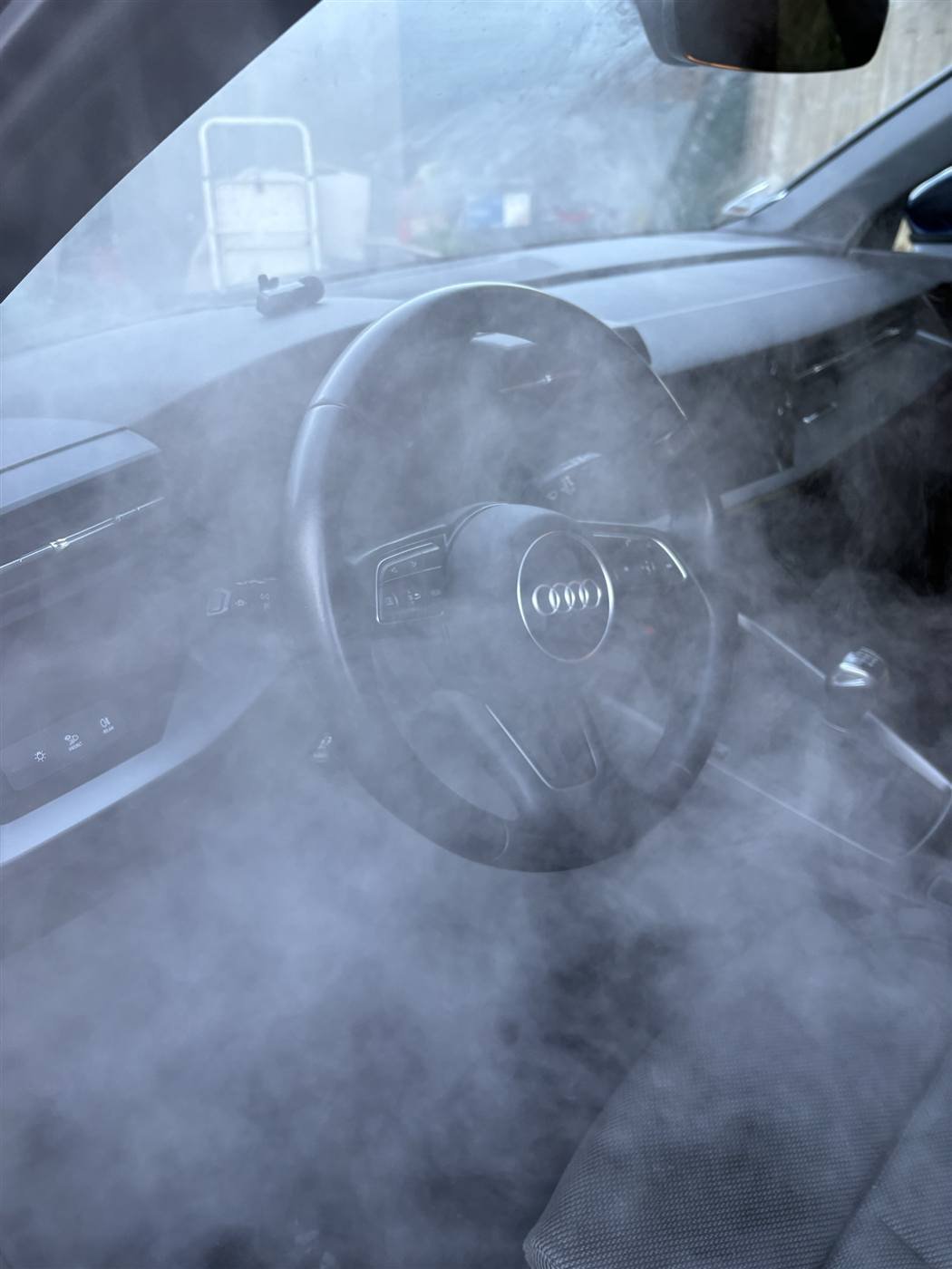 Nettoyage vapeur de l'habitacle d'une Audi